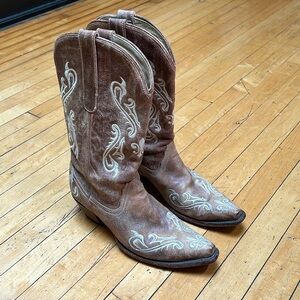 Women’s cowboy boots size 11